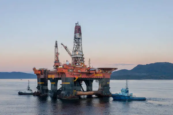 Marine drilling platform